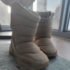 Yeezy NSLTD Boots sz 8.5
